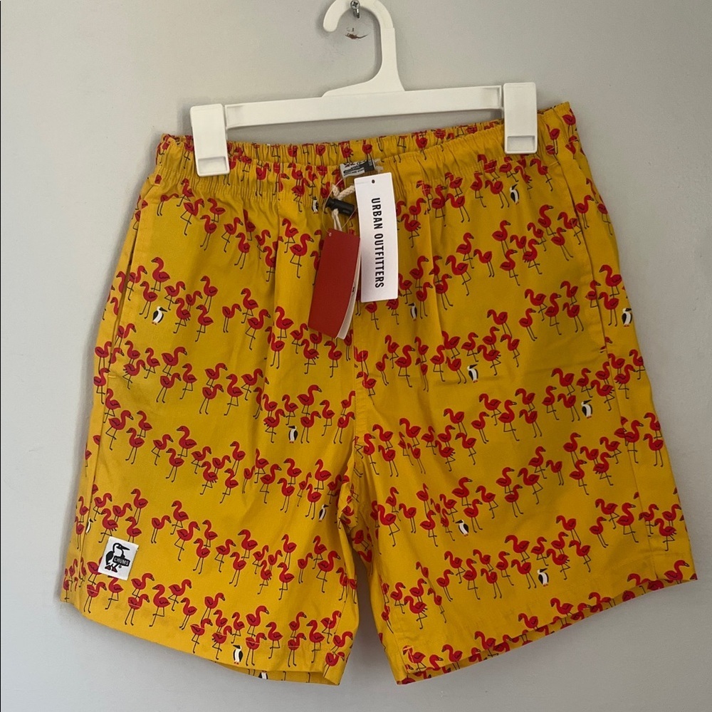 New with tags CHUMS Urban Outfitters Flamingo Print Swim Trunks Size M